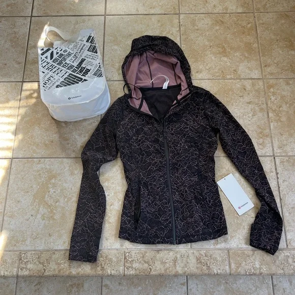 LuluLemon women’s Define Hooded jacket Nulu 
Brand new - Picture 3 of 3
